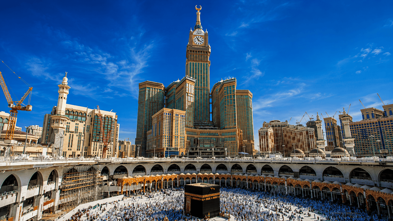 Masjidil Haram dan Menara Jam Makkah saat Golden Hour